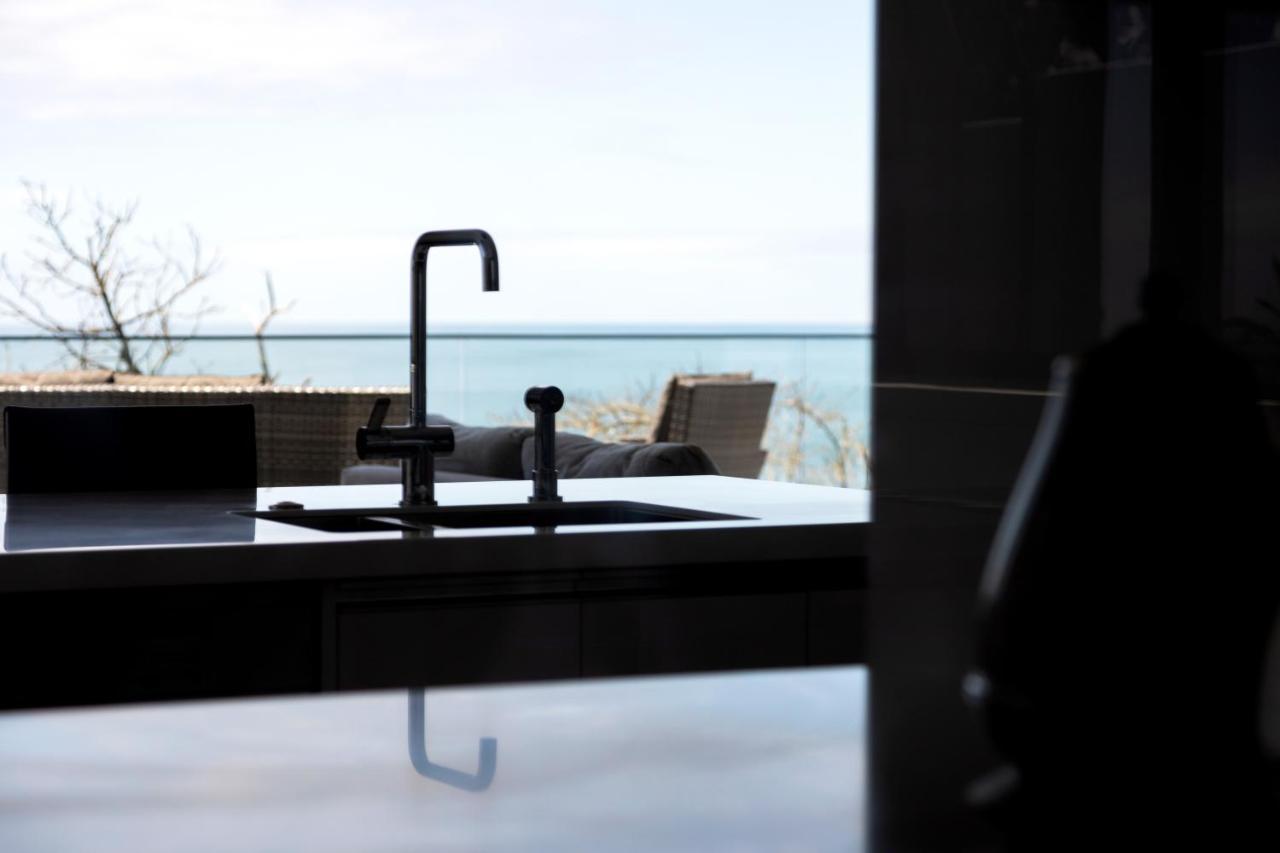Oakura Beach Front Apartments Екстериор снимка