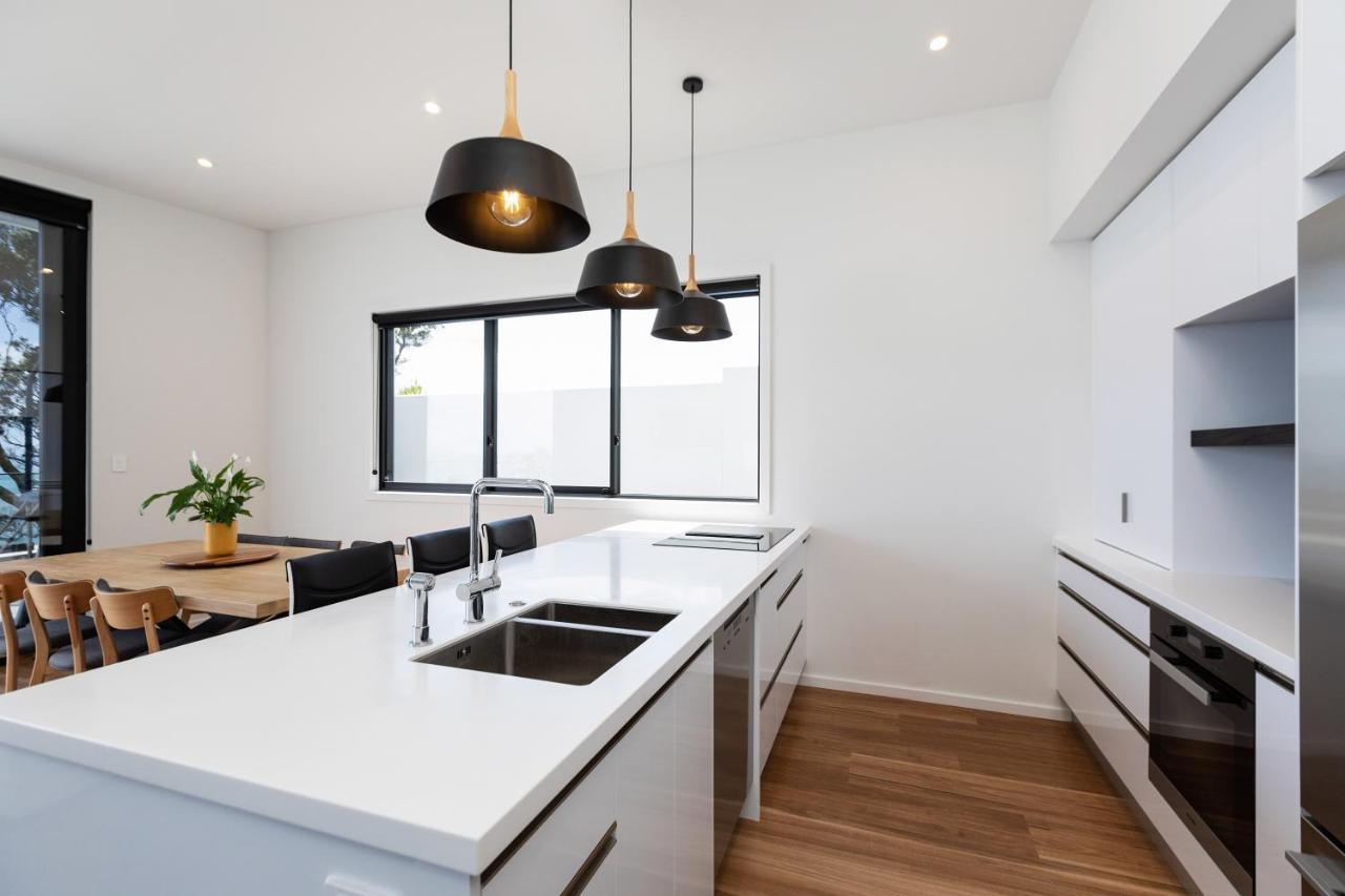 Oakura Beach Front Apartments Екстериор снимка
